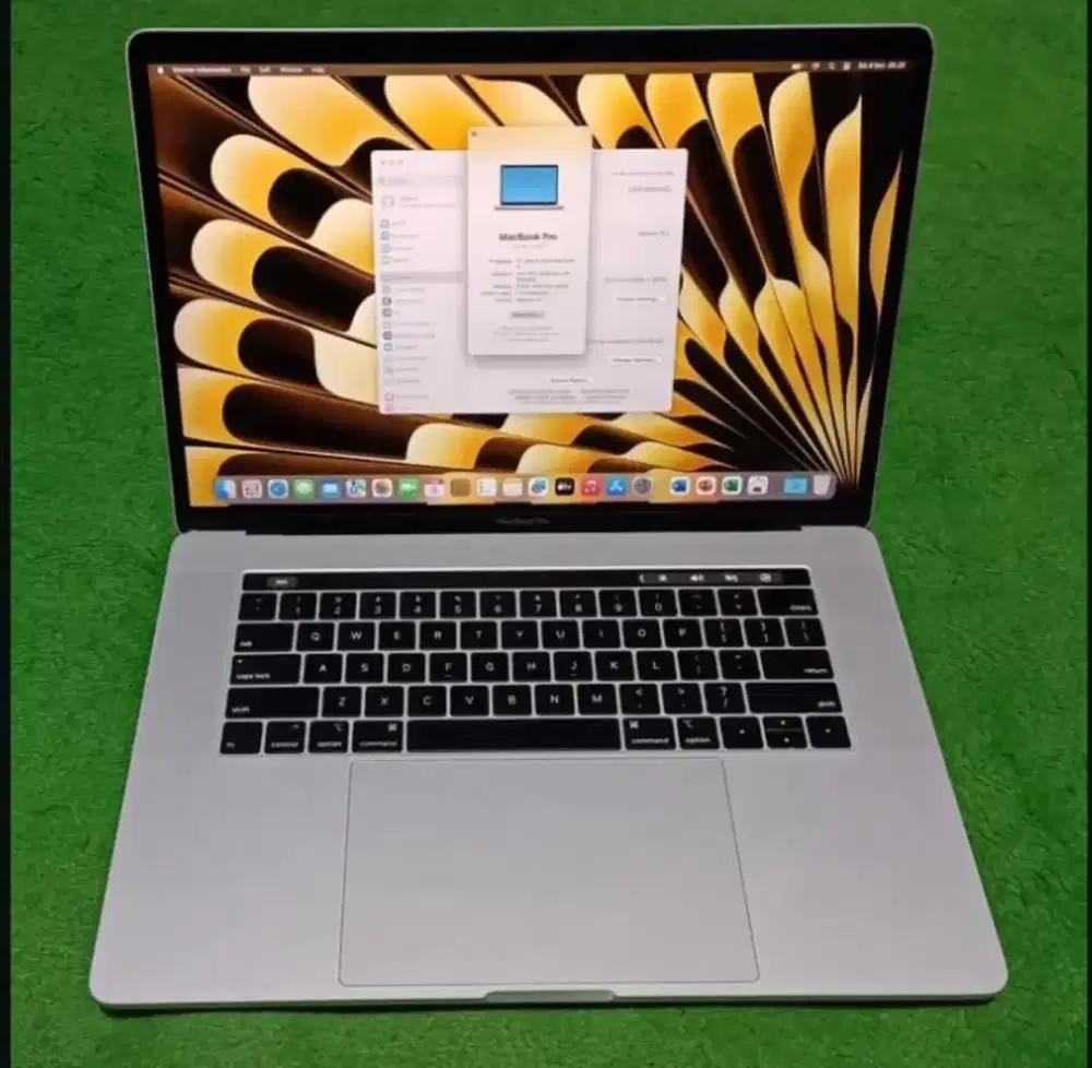 Macbook Pro 2018 15inch i7 16/256 Silver Touchbar