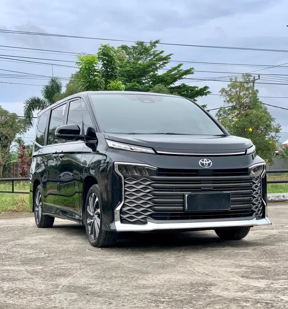 Toyota Voxy 2.0 TSS CVT 2023