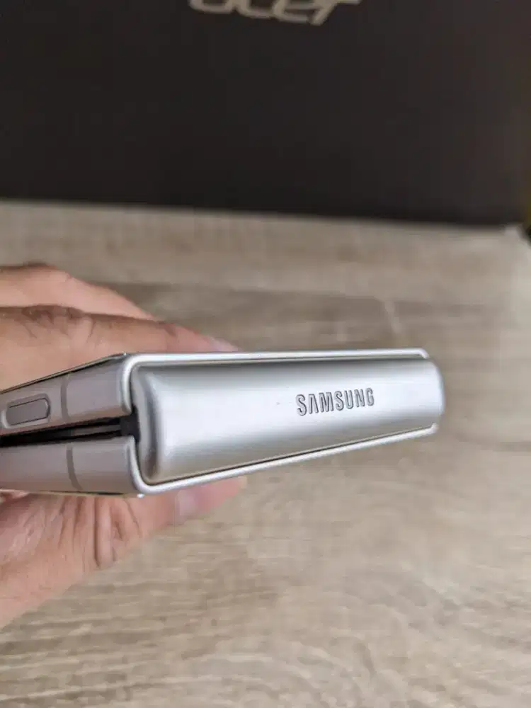 Z flip 3 128. Jual kondisi apa adanya. Lcd ada greenline.