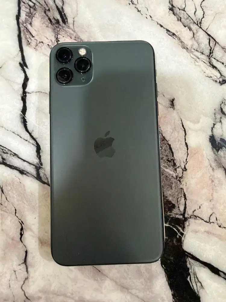 Dijual hp iphone 11promax 256gb.