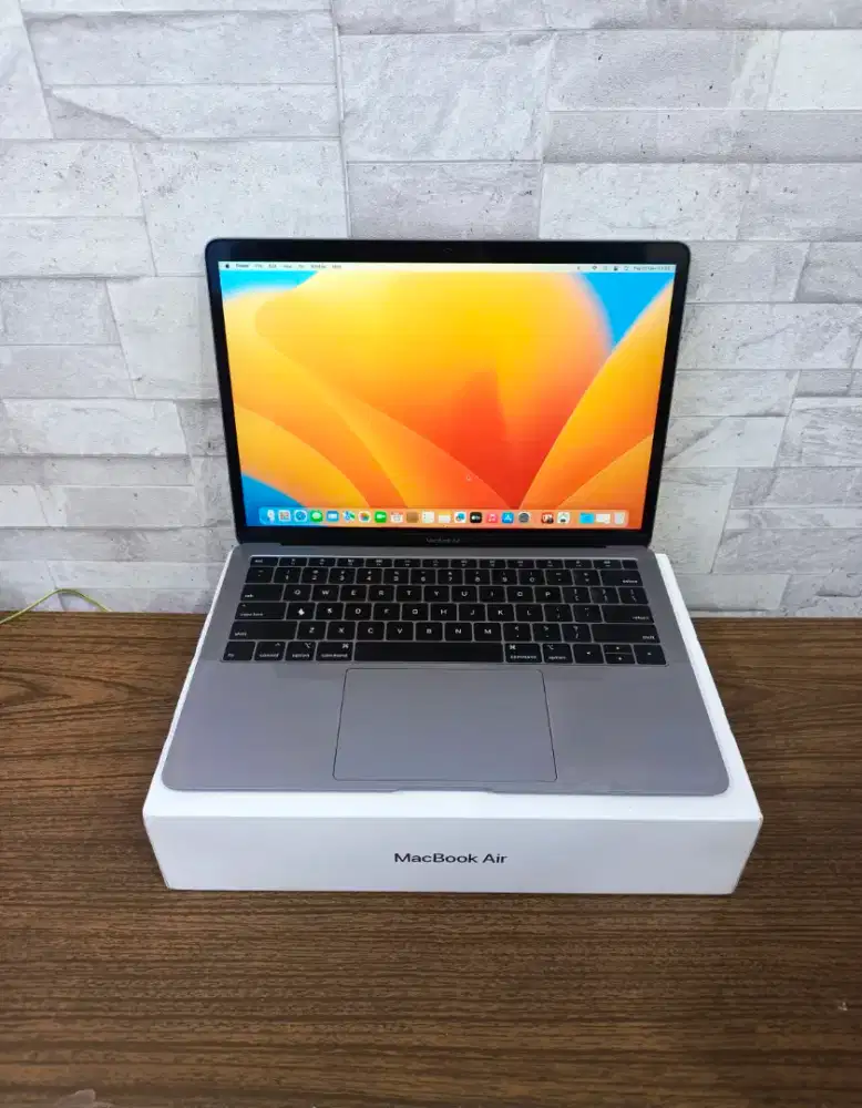 MacBook air retina 2018 core i5 8/128 Ibox