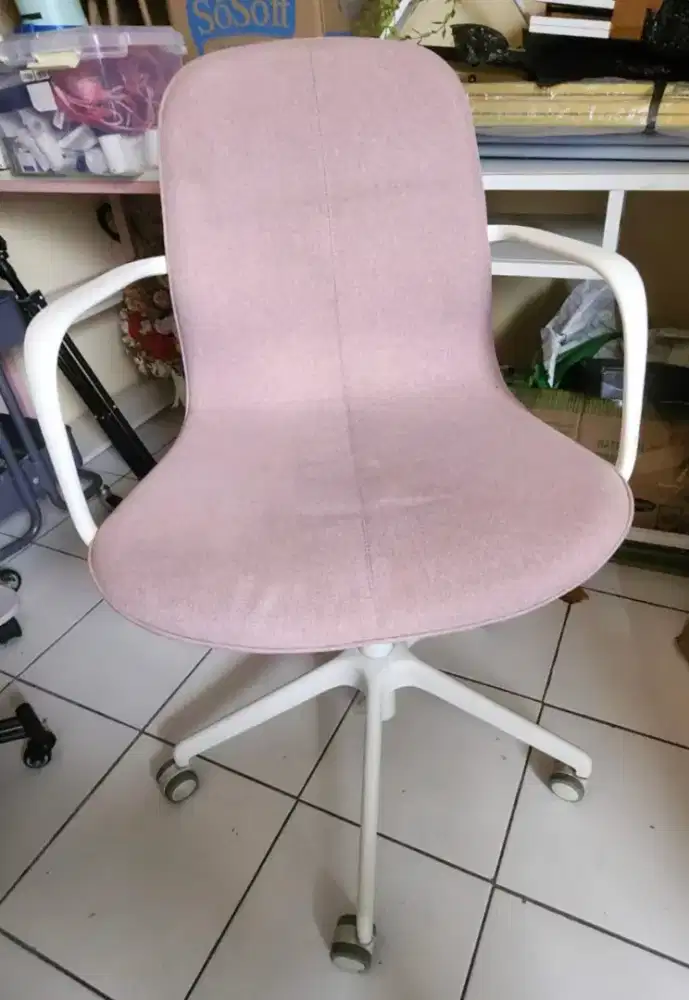 Kursi kantor/estetik IKEA LANGFJALL dengan sandaran, roda besi