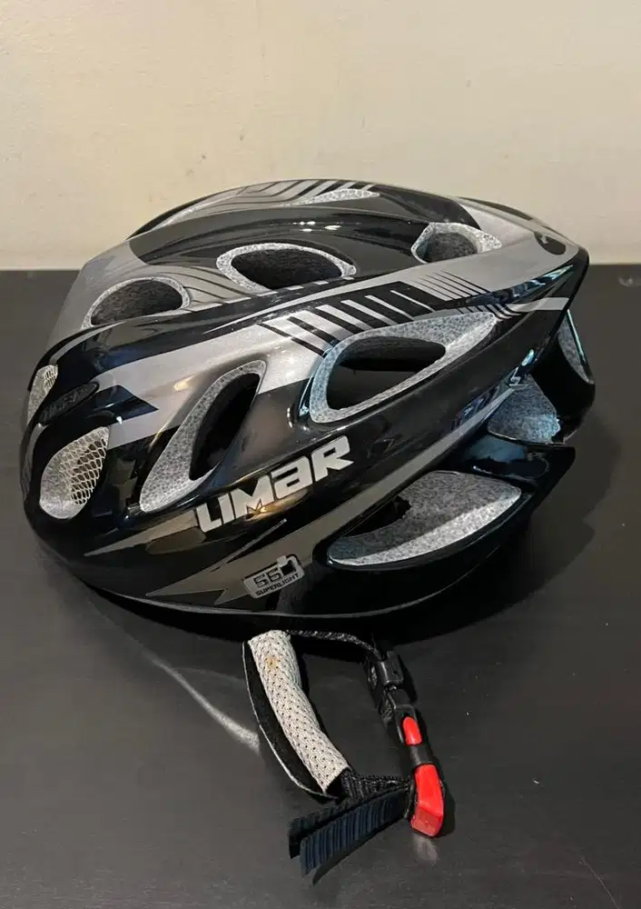 Helm Sepeda Limar 660 Superlight warna Hitam