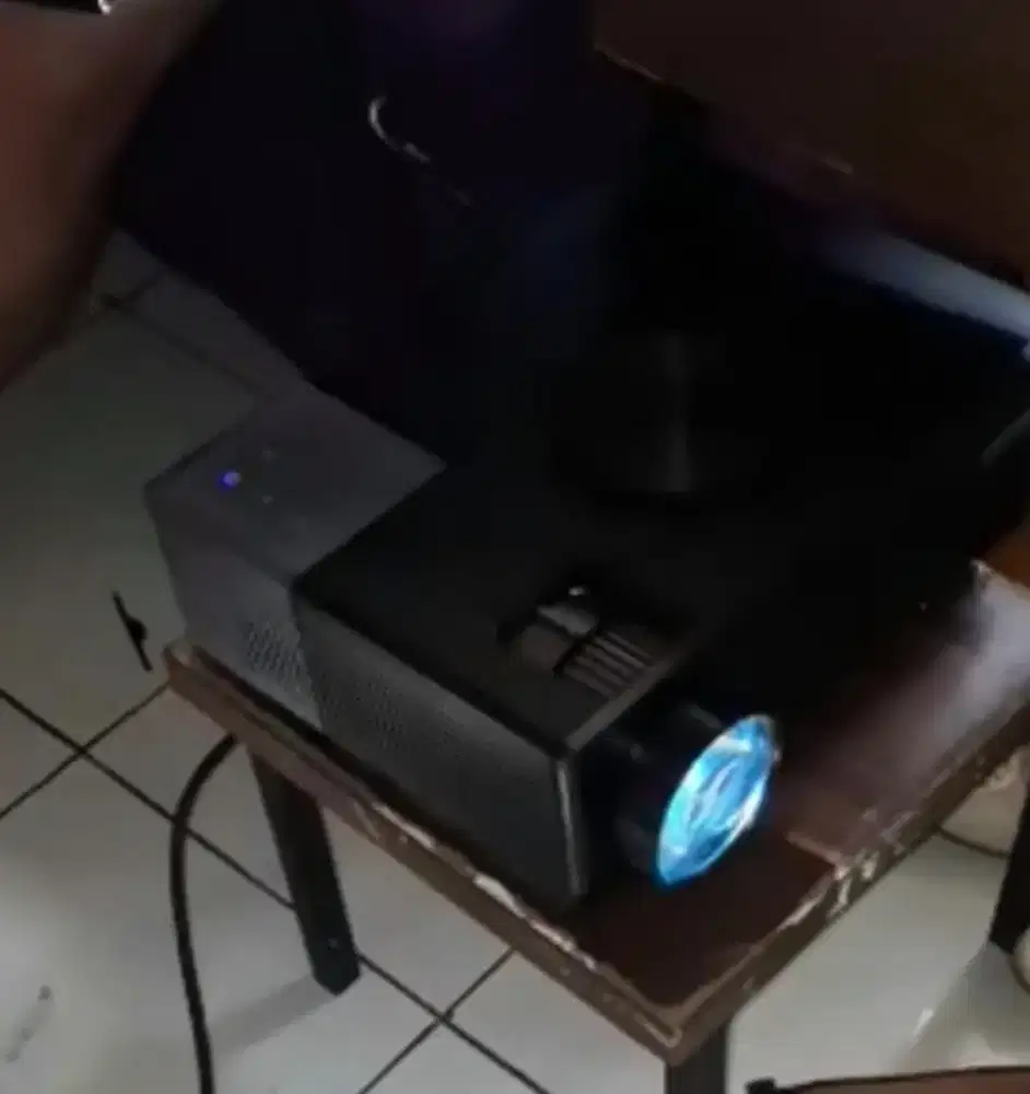 Dijual cepat proyektor.