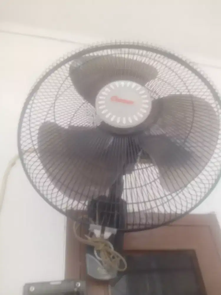 Kipas angin dinding 16 inch merk cosmos normal siap pakai nego tipis