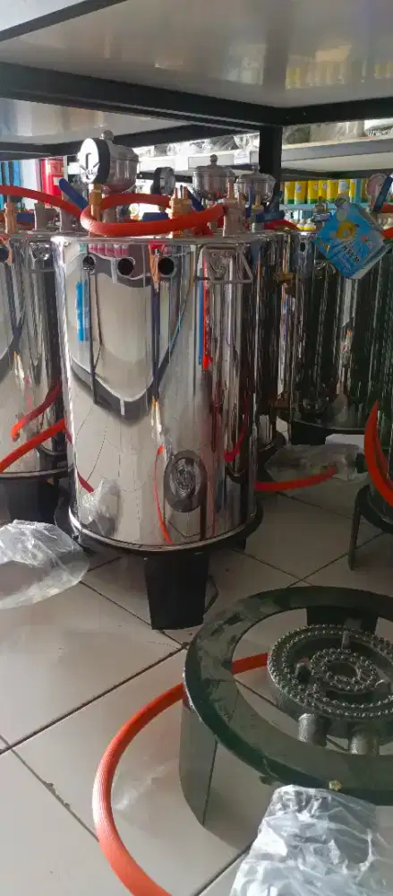 Setrika uap Merk Lokal kapasitas 17 Liter