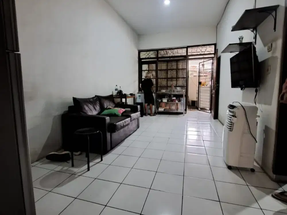 Dijual Rumah Terawat Nyaman Siap Huni Lokasi Strategis di Taman Holis Indah 1 Bandung