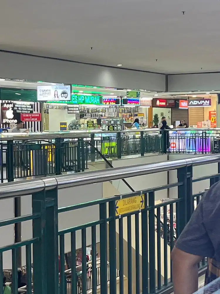 Pegawai toko hp jam 10-8 malam