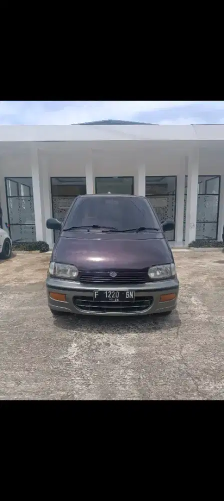 Nissan serena 1998