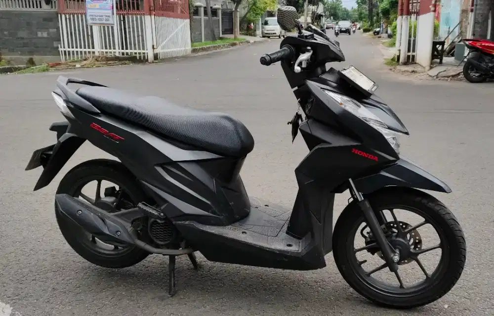 Honda beat deluxe cbs iss hitam tahun 2024