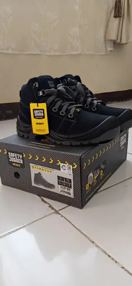 Sepatu Safety Jogger