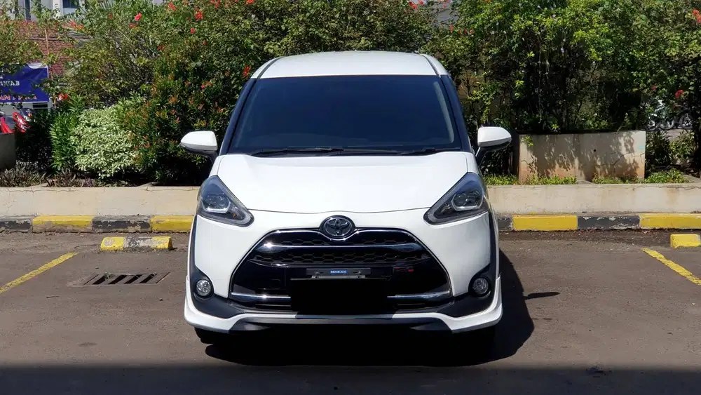 Toyota Sienta 1.5 Q AT Putih NIK 2017 KM 84rb Record AUTHORIZED