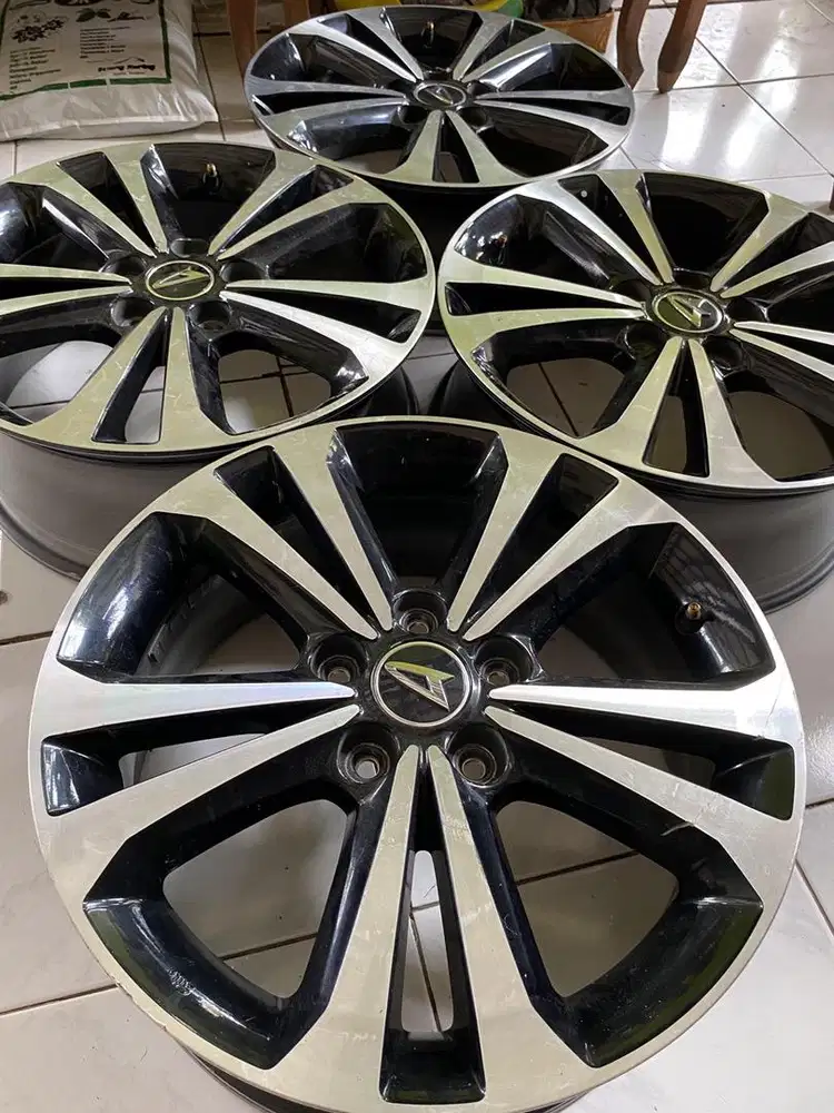 Velg New Rush Terios R17