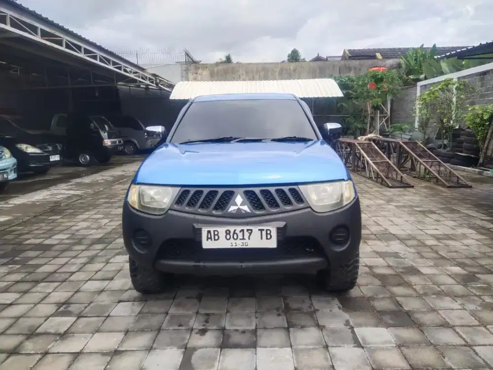 Strada Triton GLX double cabin 4x4 m/t