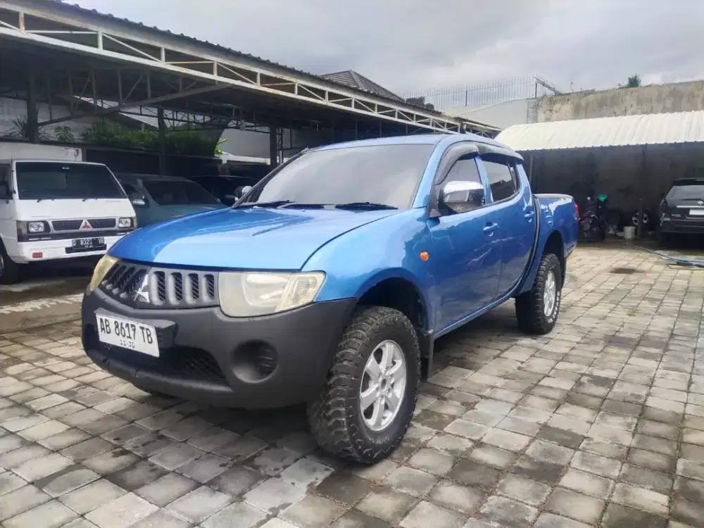 Strada Triton GLX double cabin 4x4 m/t