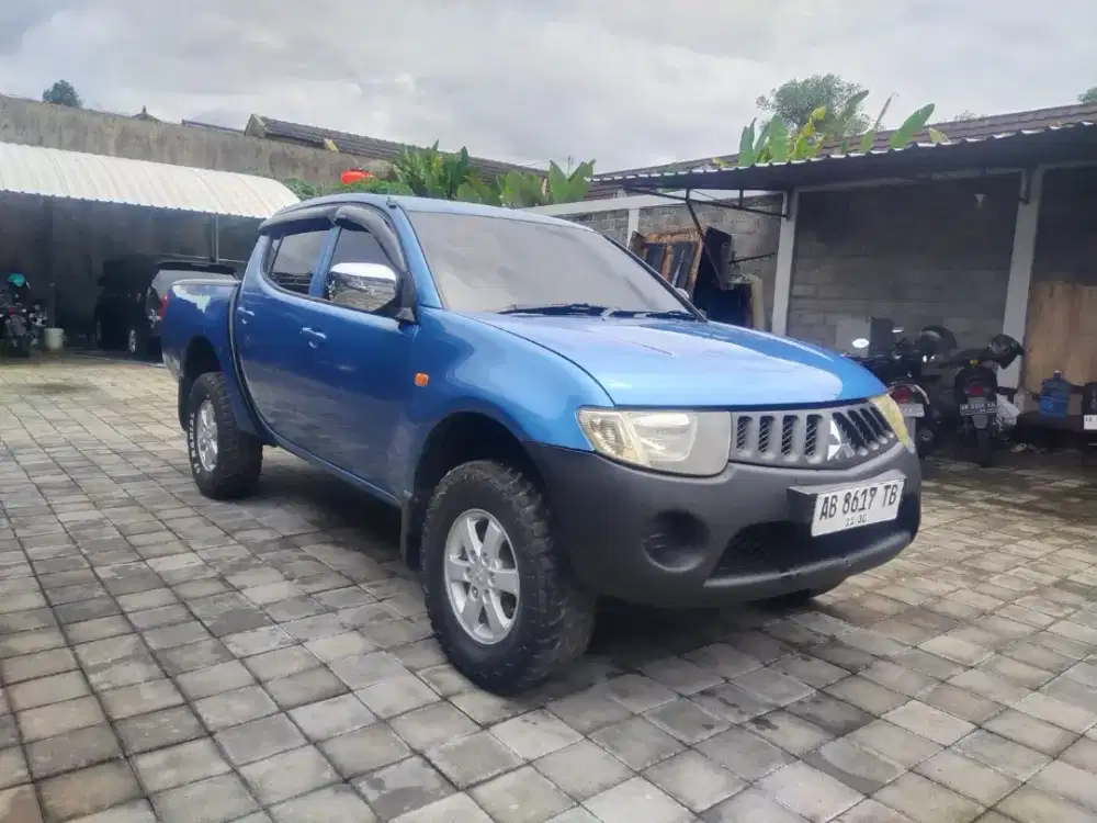 Strada Triton GLX double cabin 4x4 m/t