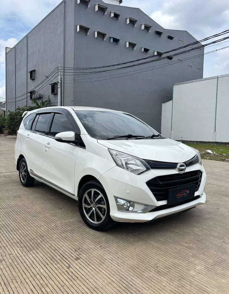 Daihatsu Sigra R Deluxe matic bekas murah 2016