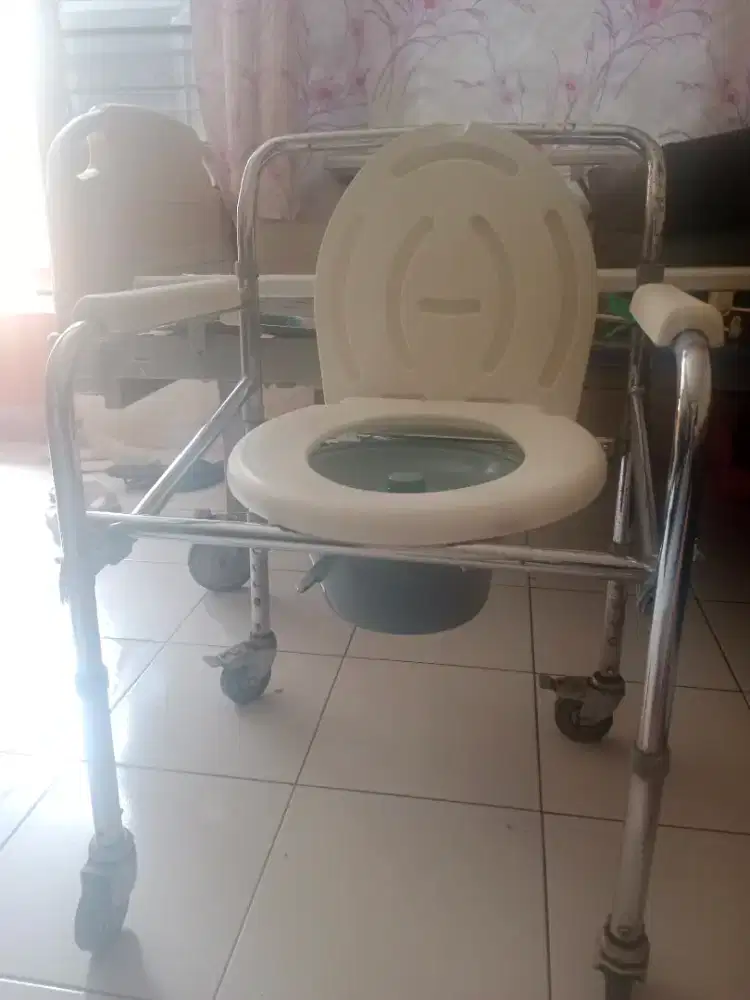 Dijual Kursi roda pispot