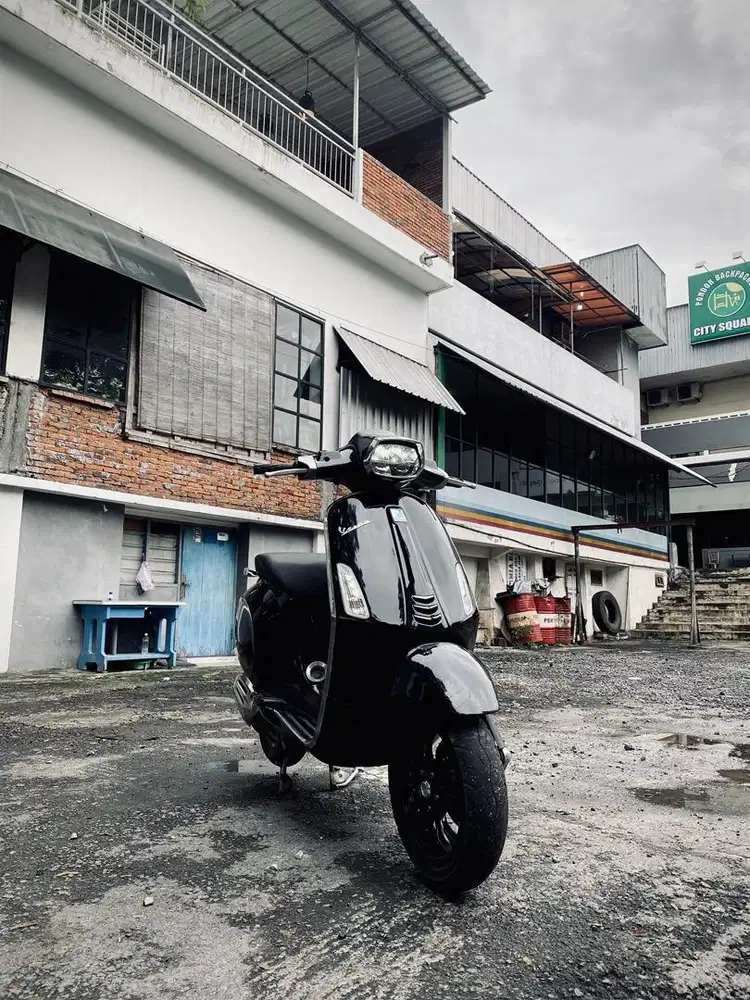 Vespa Sprint 150 2015 Hitam