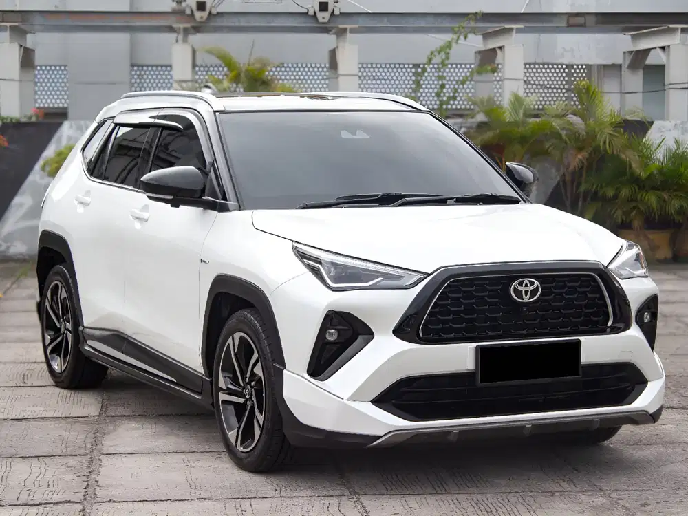 TOYOTA YARIS CROSS 1.5 GR TSS TWO TONE HYBRID AT 2023  (ANTIK!) 
