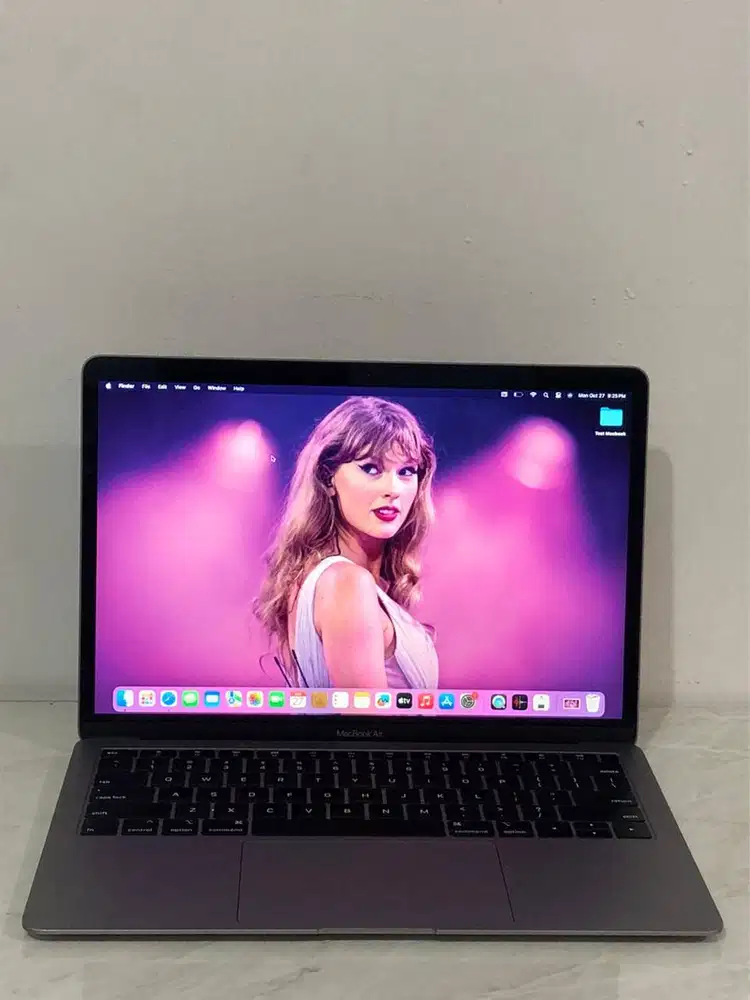MacBook Air Retina 16/512GB Intel Core i5 2018 Layar 13