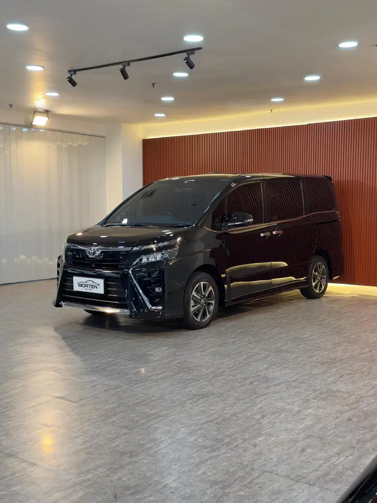 Toyota Voxy 2.0 AT 2019