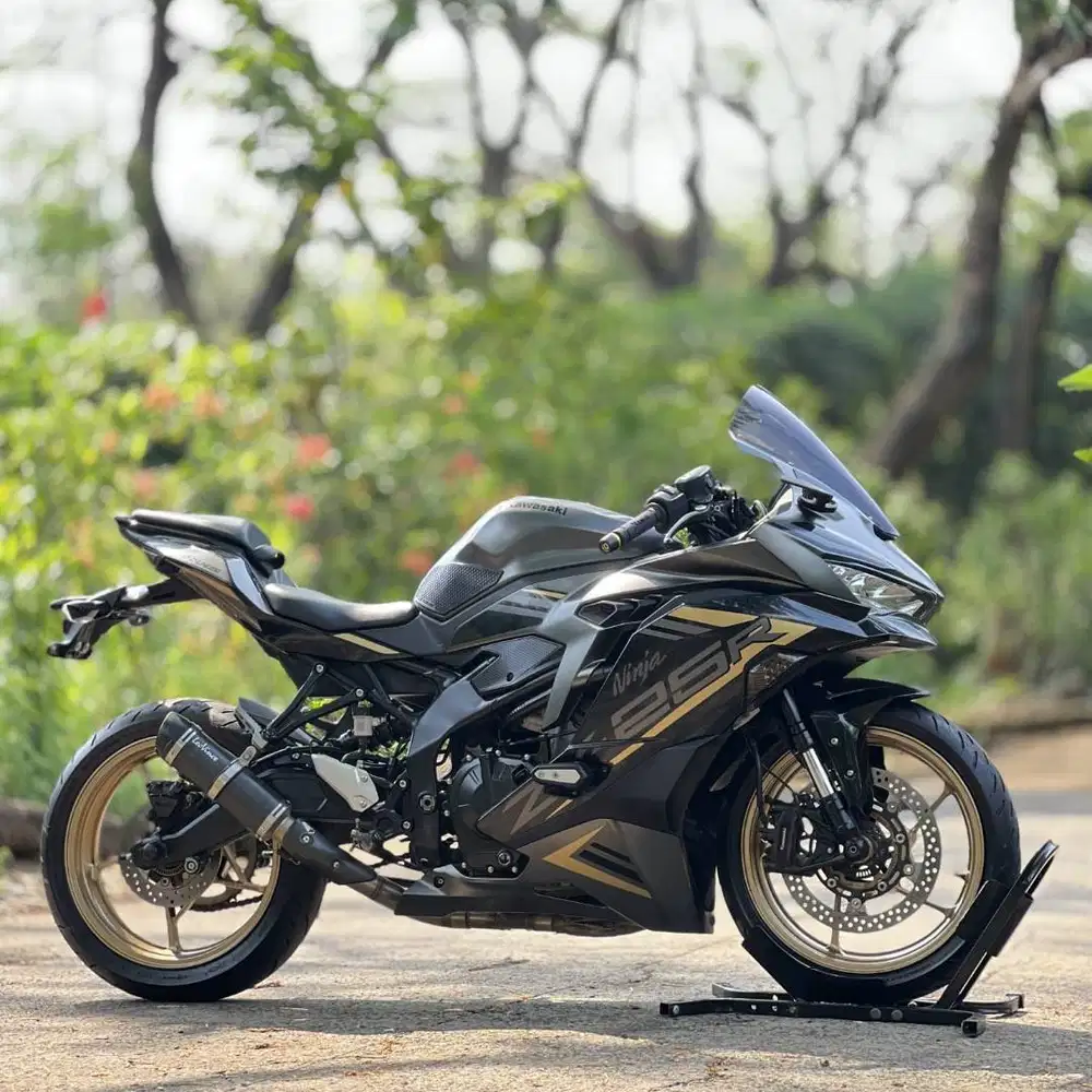 KAWASAKI ZX25R ABS SE GREY 2022 KM RENDAH PAJAK PANJANG SIAP NGEBUT