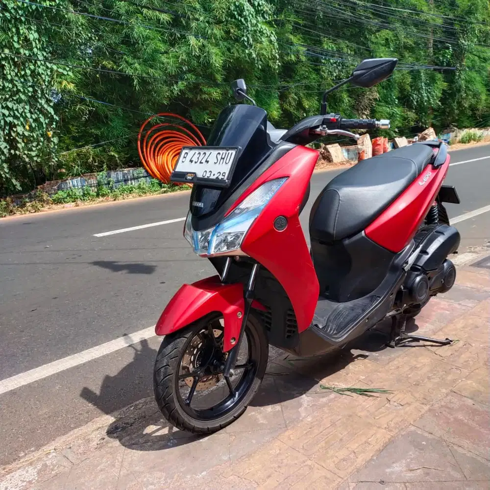 Yamaha LEXi Non ABS 125 2019 Merah Mesin Aluss lengkap Bagus