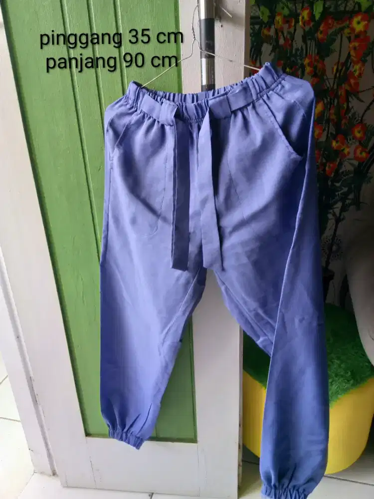 Celana dan baju wanita