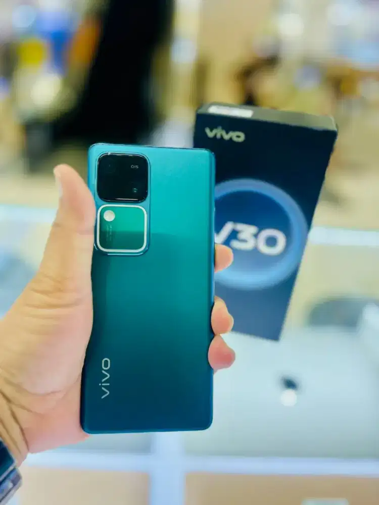 Vivo V30 Snap 7 Gen 3 5G 12/512 GB Green Fullset Mulus LIKE NEW