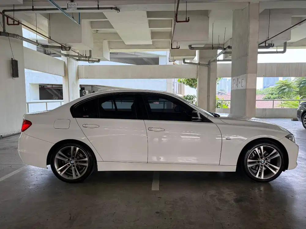 DIJUAL CEPAT TANPA PERANTARA BMW 328i F30 SPORT 2015 SUNROOF