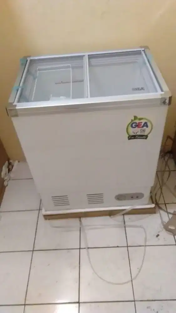 Freezer sliding GEA kaca baru ex display