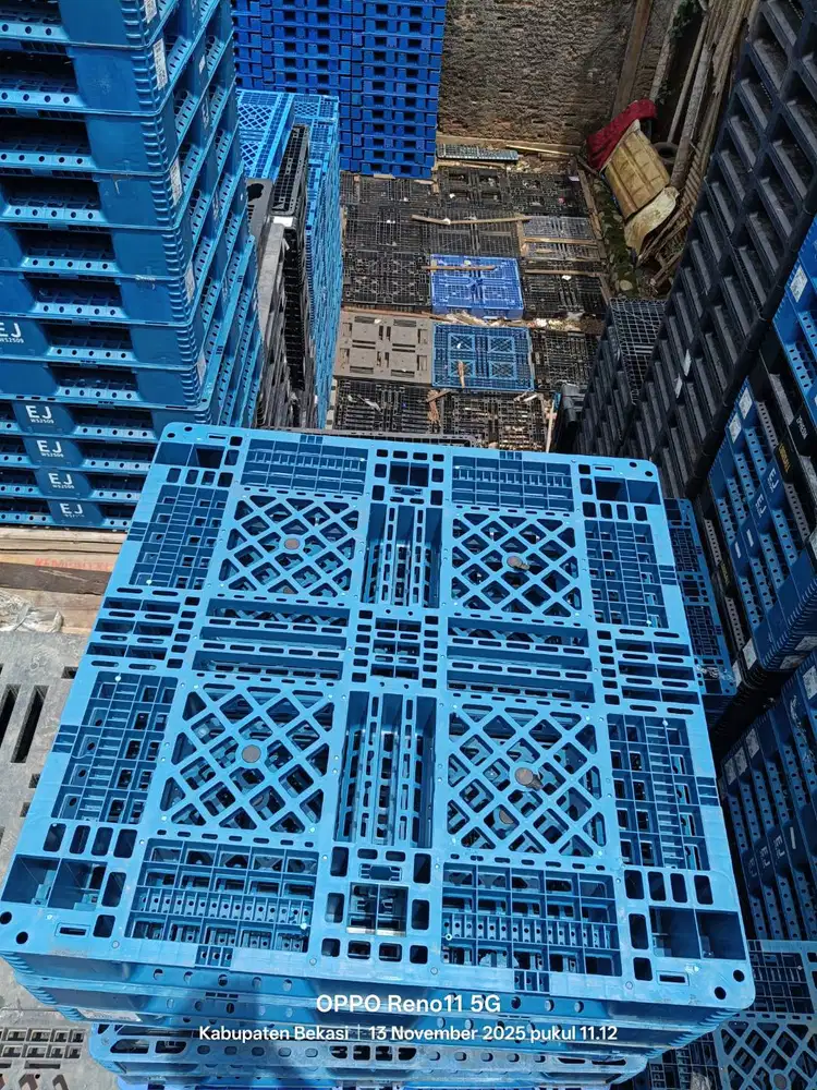 Palet plastik ukuran 110 x 110 x 15  ful besi 8 biji