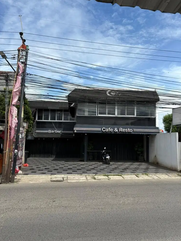 Sewa / jual bangunan 2 lantai (include kost 4 kamar didalam)