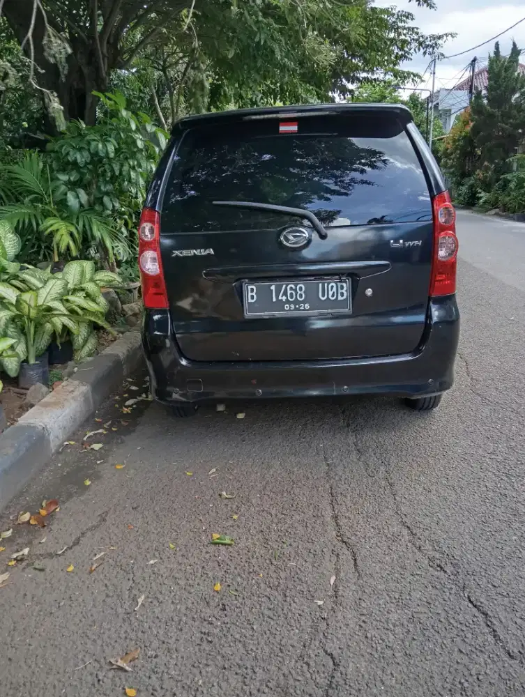 Di jual xenia Li  th 2011 an pt