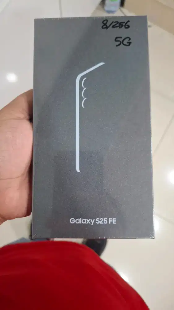 NEW SAMSUNG S25 FE 8/256GB. SEGEL GARANSI RESMI. FREE ADAPTOR 45W