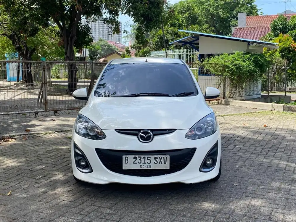 Mazda 2 RZ AT 2012