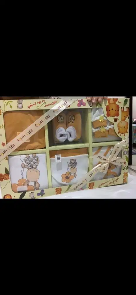 Baju set kado bayi masih baru