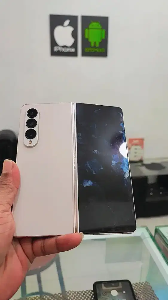 Samsung Galaxy Z Fold4 12/512GB Minus lcd dalam
