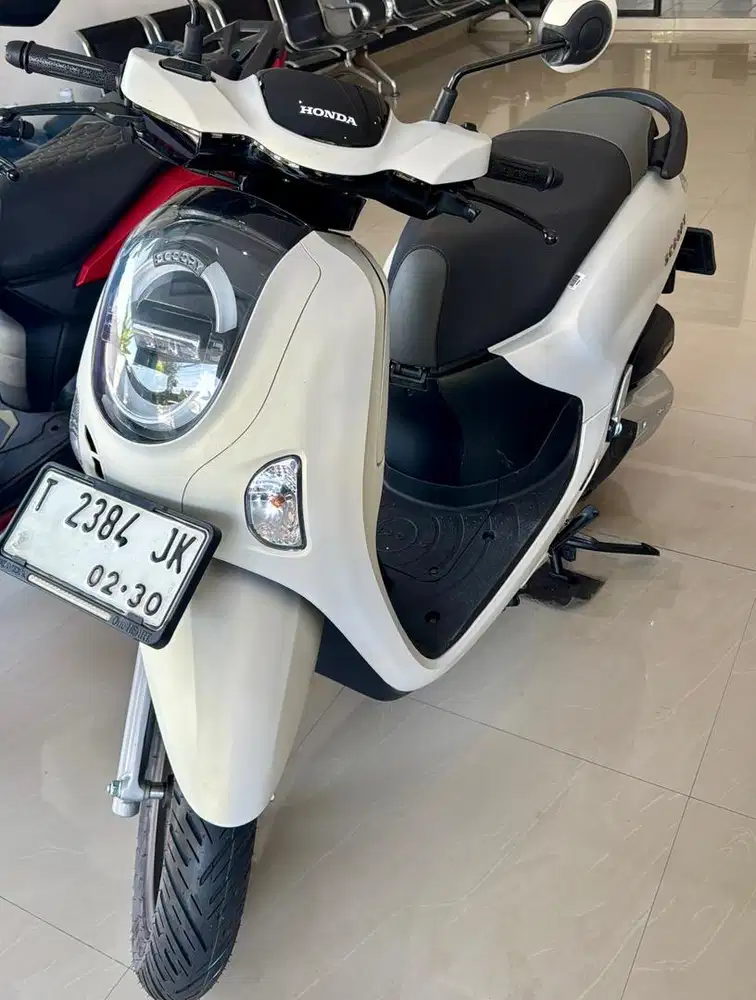 New scoopy prestige 2025 putih
