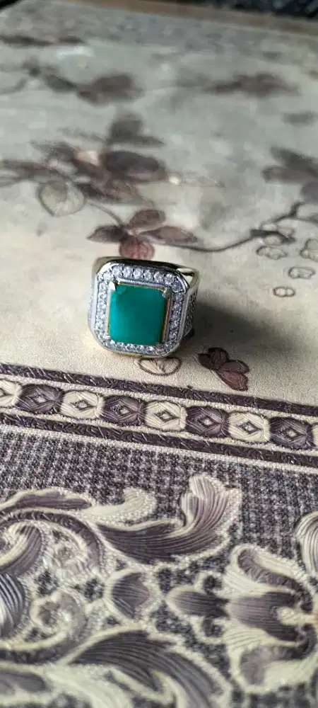 Batu Giok dan ikatan batu