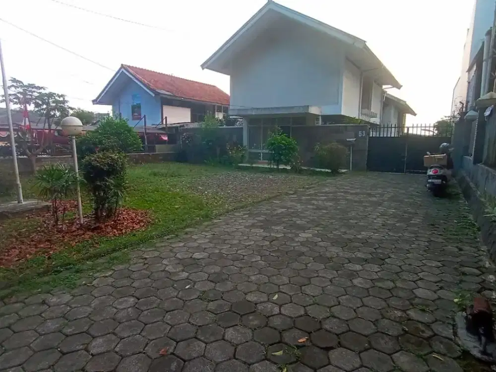 Dijual rumah lama hitung tanah jln Tamansari mainroad Bandung