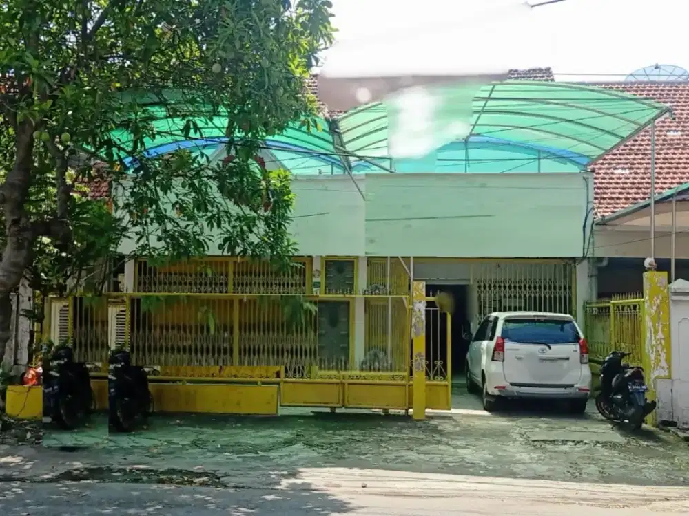 RUMAH TENGAH KOTA Cocok untuk Usaha (Kantor/Cafe)