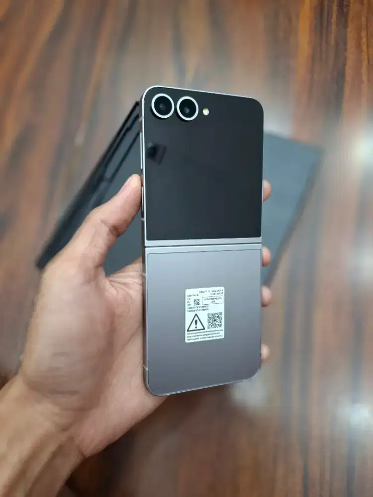 Samsung Z Flip 6 256GB Silver Resmi Sein
