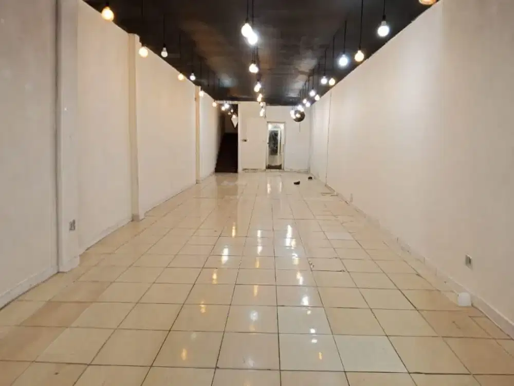 Ruko Disewakan di Jl. Tebet Raya Jakarta Selatan - 3 Lantai + Rooftop, Lokasi Strategis Ramai Usaha