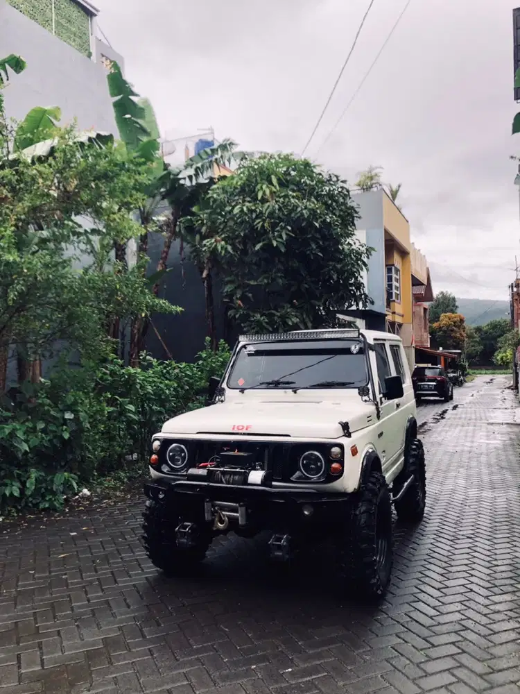 Suzuki Jimny 1983 Bensin
