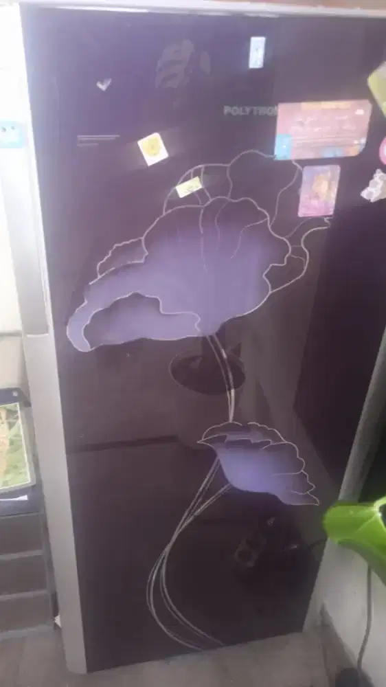 Kulkas
 Merk Polytron 
1 pintu 
Mulus siap pake no minus
