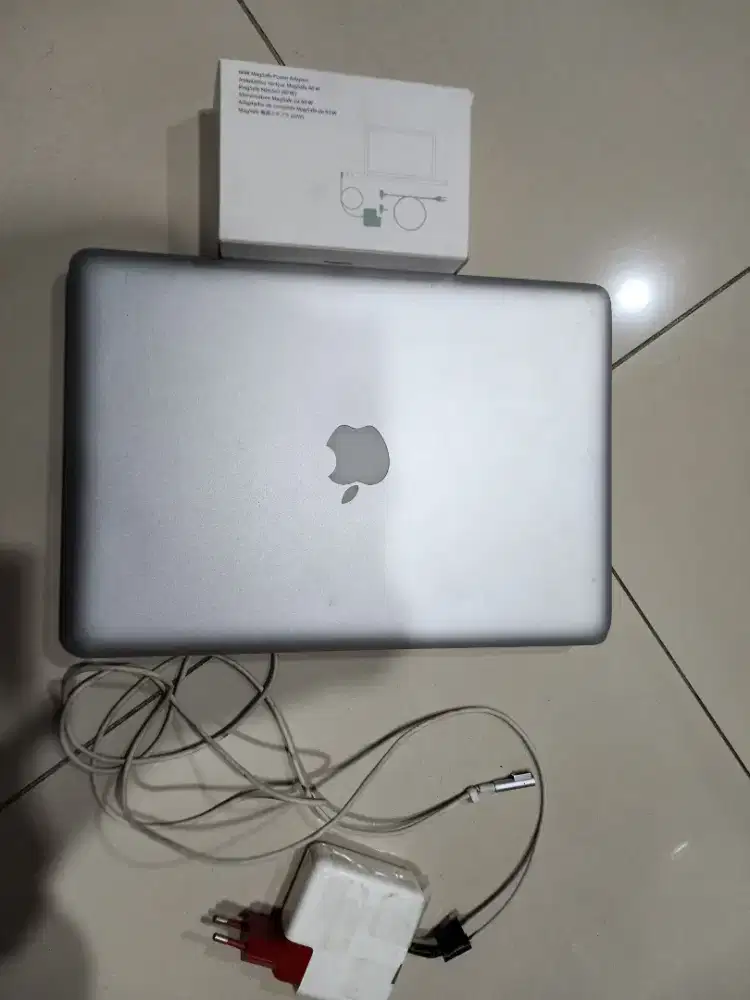 Apple Macbook pro 13 inch 2011 late