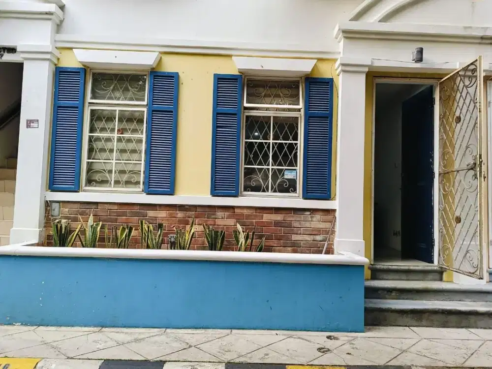 DISEWAKAN RUMAH SEMI FURNISH STRATEGIS DI LIPPO KARAWACI UTARA