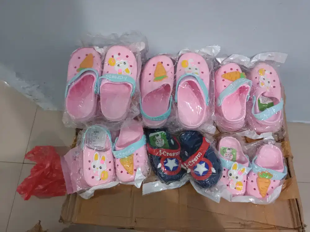 Sepatu sendal Anak